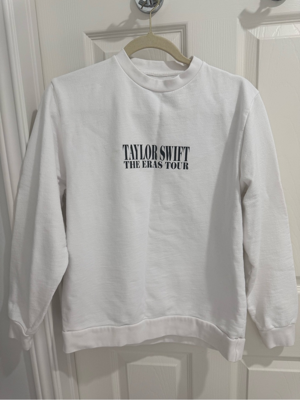 TAYLOR SWIFT | OFFICIAL ERAS TOUR WHITE CREWNECK SWEATSHIRT | SIZE SMALL MERCH